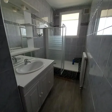 Apartment T5 Pouvant Accueillir 8 Personnes *